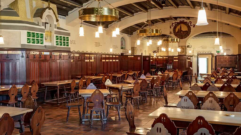 Rustikaler Saal im Augustiner Bräuhaus in Salzburg Stockhammersaal im Urlaub im Hotel Gmachl Bergheim